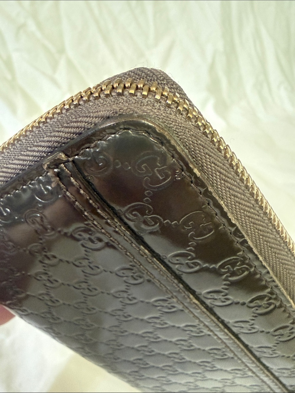 Authentic Gucci Guccissimo Patent Bronze Long Wallet with Gold Hearts - Picture 5 of 11